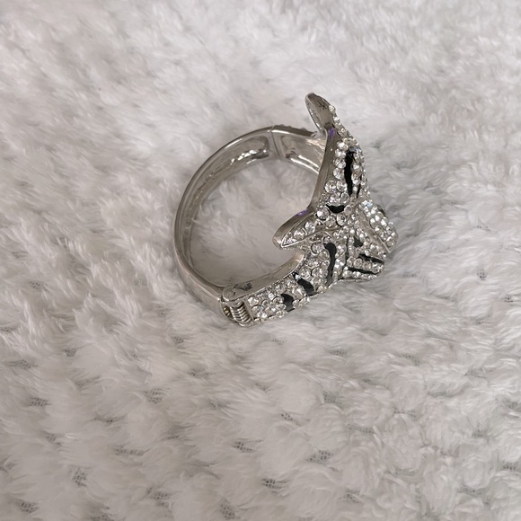 Rhinestone Tiger Head Statement Bracelet - Picture 7 of 8